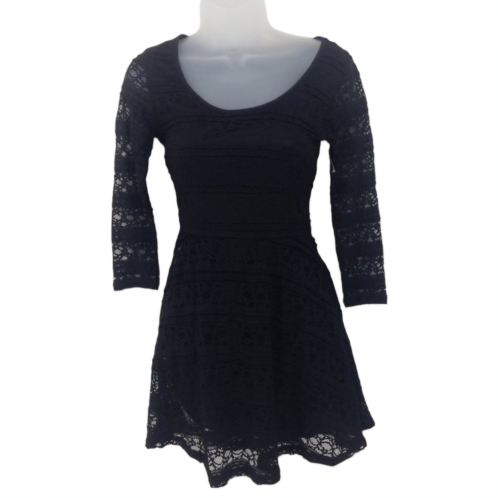 Forever 21 Black Lace Overlay Fit and‎ Flare Dress Size S
